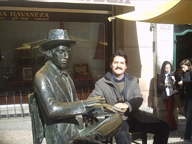Mi amigo Fernando Pessoa. Lisboa 2004